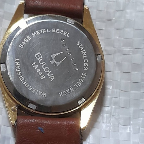 Bulova Calendar Quartz watch used, gold tone