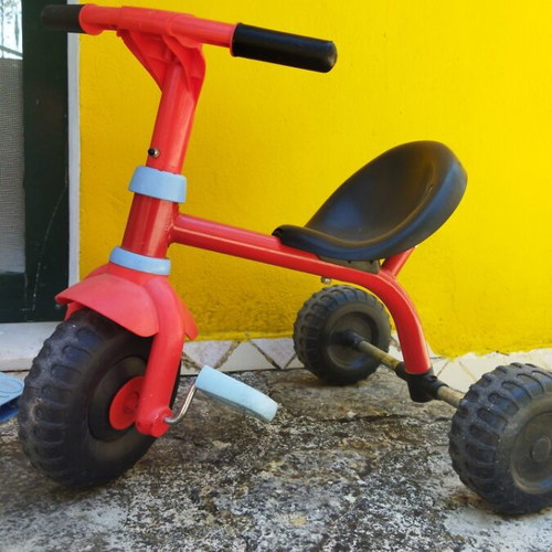 Smoby children's tricycle, red frame, black seat, blue pedals