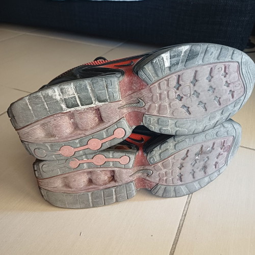 Nike Air Max DN ES sneakers, black and red, size 46, like new