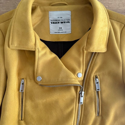 Crop suede jacket like new with silver details, yellow, size M