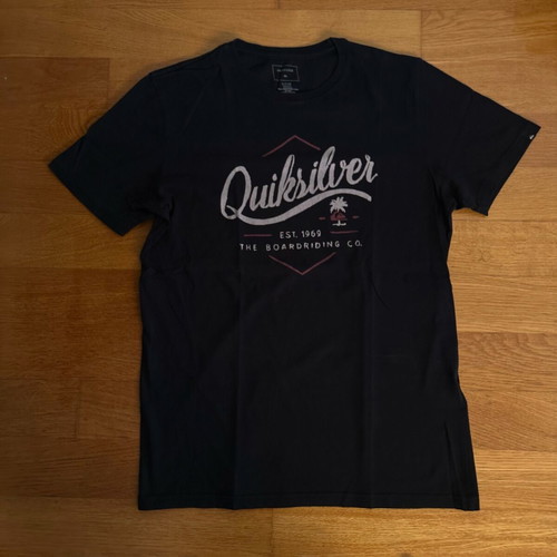 Quiksilver T-shirt black size S like new