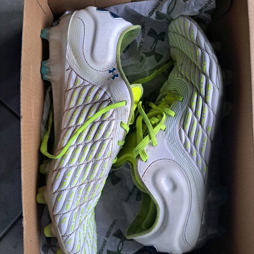 Mag Elite 3.0 FG football shoes Under Armour like new, size 43, white and green