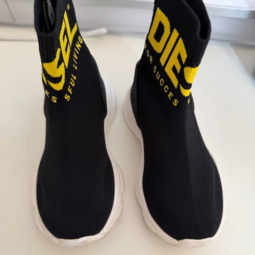 Diesel kids boots size 26 like new, black
