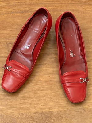 Salvatore Ferragamo leather red pumps used, size 39