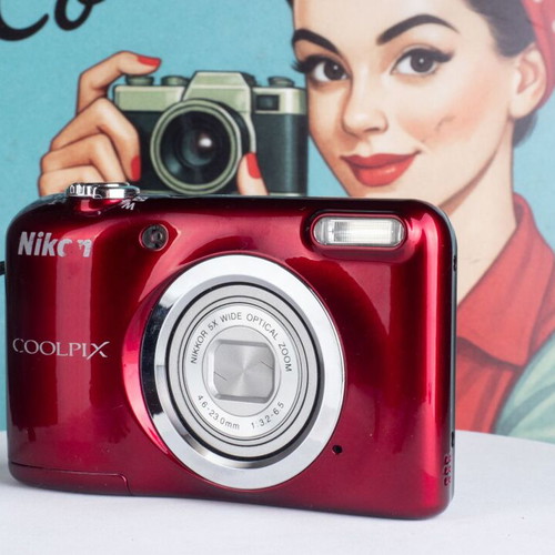 Nikon Coolpix A10 digital camera used with 32GB SD card