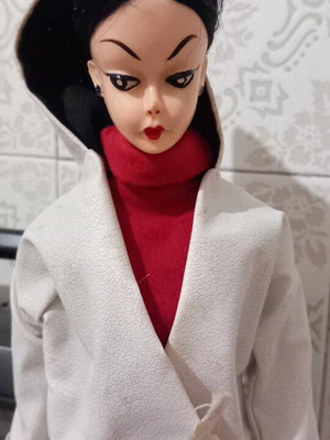 Marx Miss Seventeen doll vintage 1960s used with rare black rooted hair