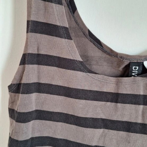 Summer dresses size small, pack of 6, like new