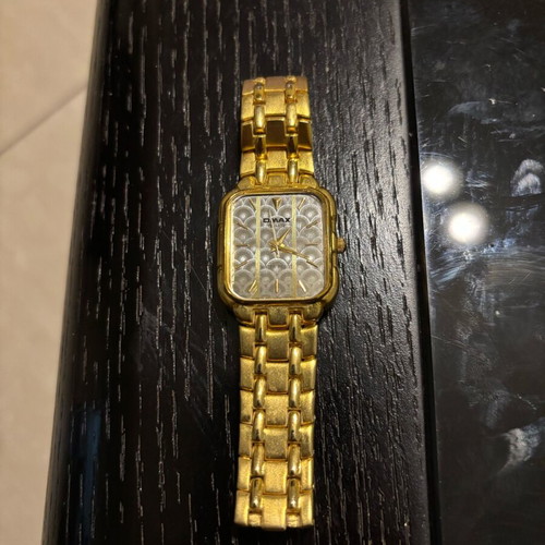 QMAX women's wristwatch used, battery likely needed