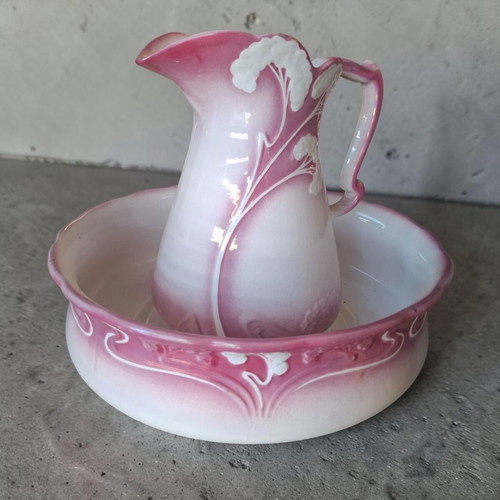 French Art Nouveau Sarreguemines pitcher and basin set like new
