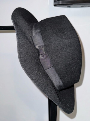 Καπέλο μαύρο σουέτ Zara σαν καινούργιο μέγεθος M