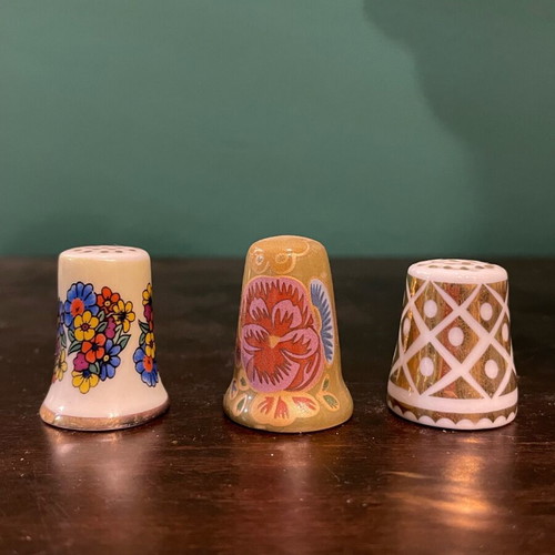 Set of 9 porcelain thimbles like new, collectible