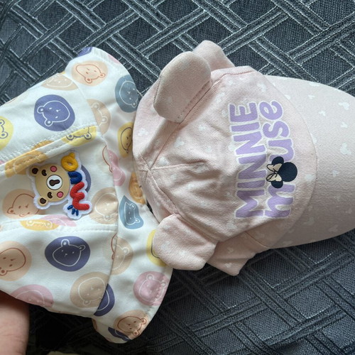 Baby hats like new, size 9-12 months, set of two