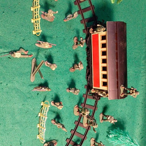 Diorama with over 25 painted soldiers used