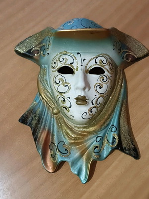Mask in excellent condition