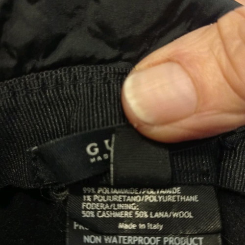 Gucci hat waterproof like new, size M