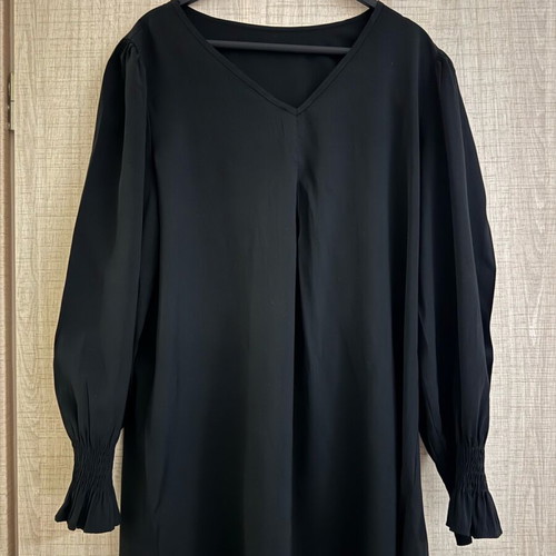 Black oversized blouse with V neck and balloon sleeves XL like new
