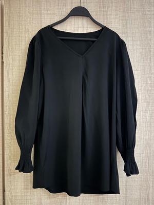 Black oversized blouse with V neck and balloon sleeves XL like new