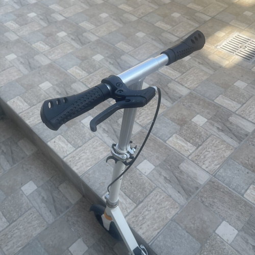 Isure Scooter used, aluminum and nylon, foldable with adjustable handlebar
