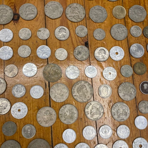 Coin collection used, over 150 pieces