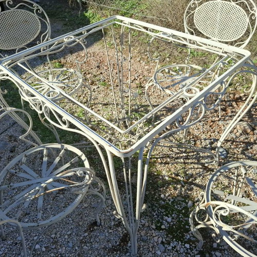 Fer forgé outdoor lounge set like new with glass