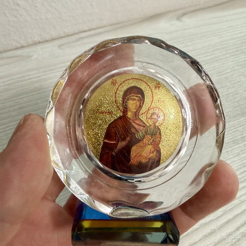 Icon of Virgin Mary used with crack on back