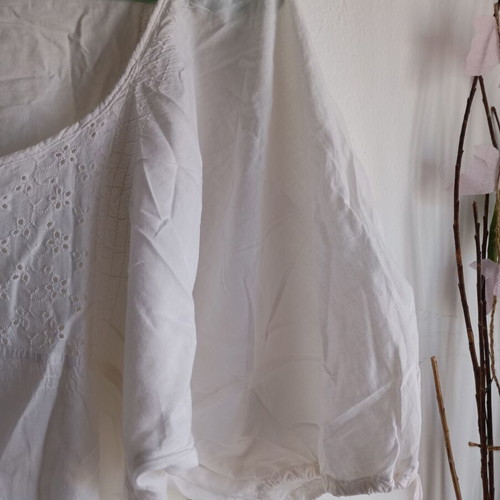 White blouse with wide sleeves, buttons and lace, size M/L
