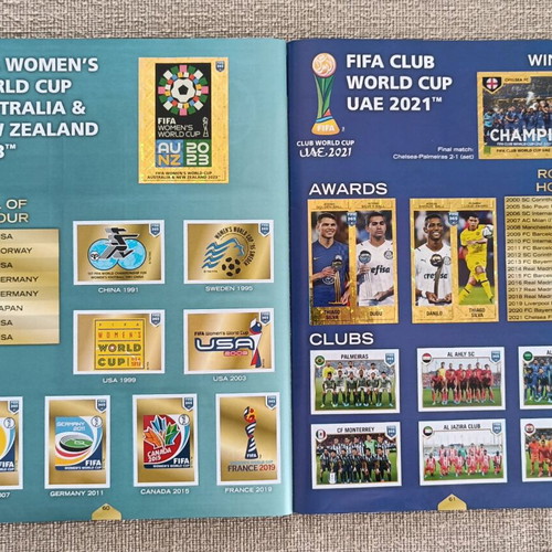 Panini FIFA 365 2023 album like new, completed