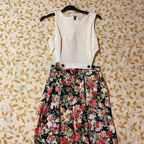 Famous dress size small like new, white and multicolor