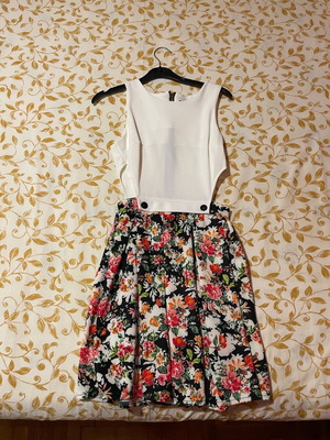 Famous dress size small like new, white and multicolor