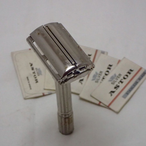 Gillette Slim Adjustable 1-9 DE safety razor 1966 used with blades