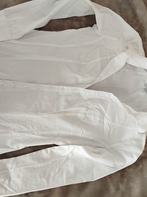 White cotton shirt like new with separated defect