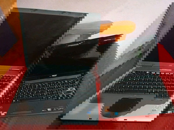 Laptop gia antalaktika