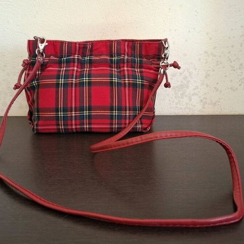 Royal Stewart Tartan pouch crossbody bag like new, black and red