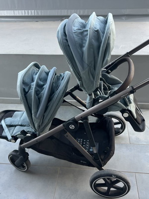 Gazelle S double stroller with car seats and accessories