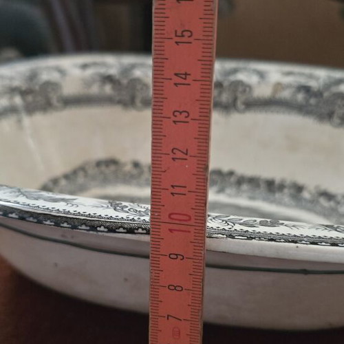Ceramic bowl used with crack