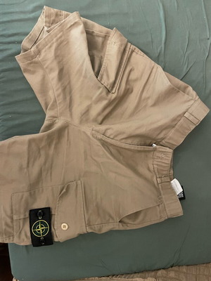 Stone Island cargo βερμούδες καινούργιες, μέγεθος large, μπεζ