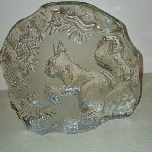 Kosta Boda decorative paperweight like new with squirrel design