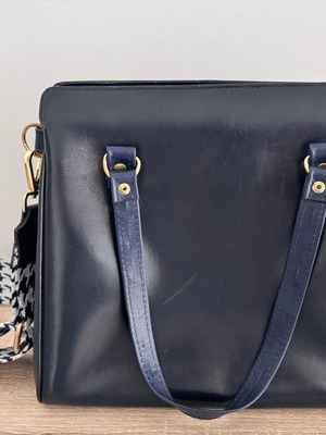 Vintage leather blue crossbody bag used