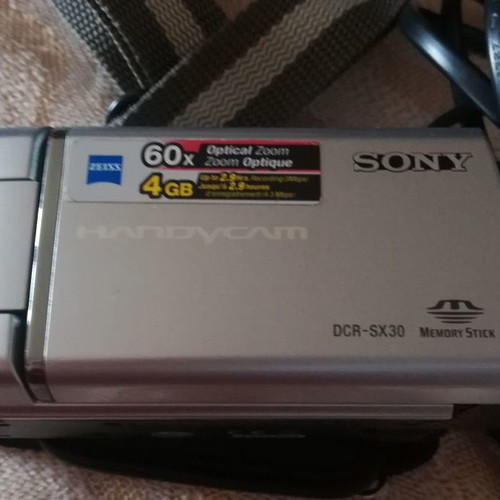 Sony Handycam Dcr-sx30 video camera used with 2GB memory card