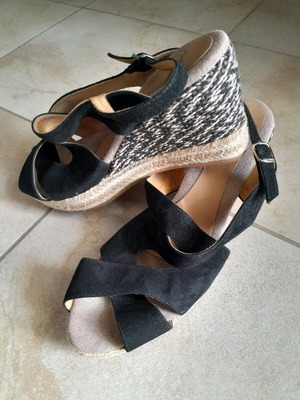 Toni Pons platform shoes size 42 like new, black