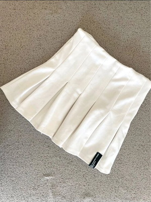 Mini white skirt Bershka like new, size M