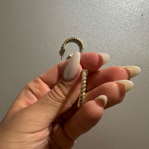 Gold hoop earrings like new