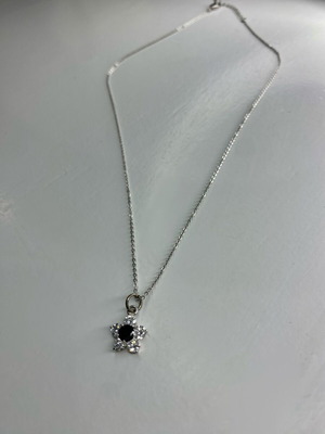 Flower necklace silver like new, black
