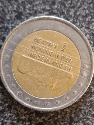 2 Euro Netherlands 2001 coin used, Queen Beatrix