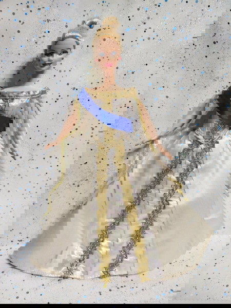 Anastasia Doll Always And Forever 20th Century Fox Galoob Barbie 1997 Vintage gown with minor flaws