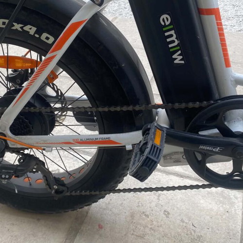 Electric bike like new with one-year battery warranty