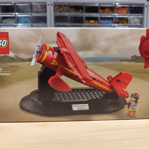 Lego Set Amelia Earhart Tribute new