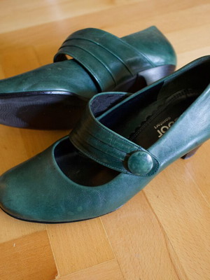 Gabor Comfort Dark Green Leather Mary Jane Heels like new