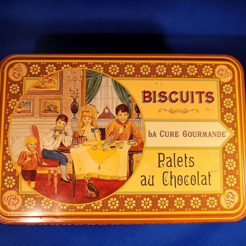 Rare French collectible Palets metal jewelry box like new