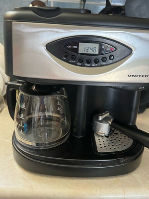 United coffee maker like new with milk frother